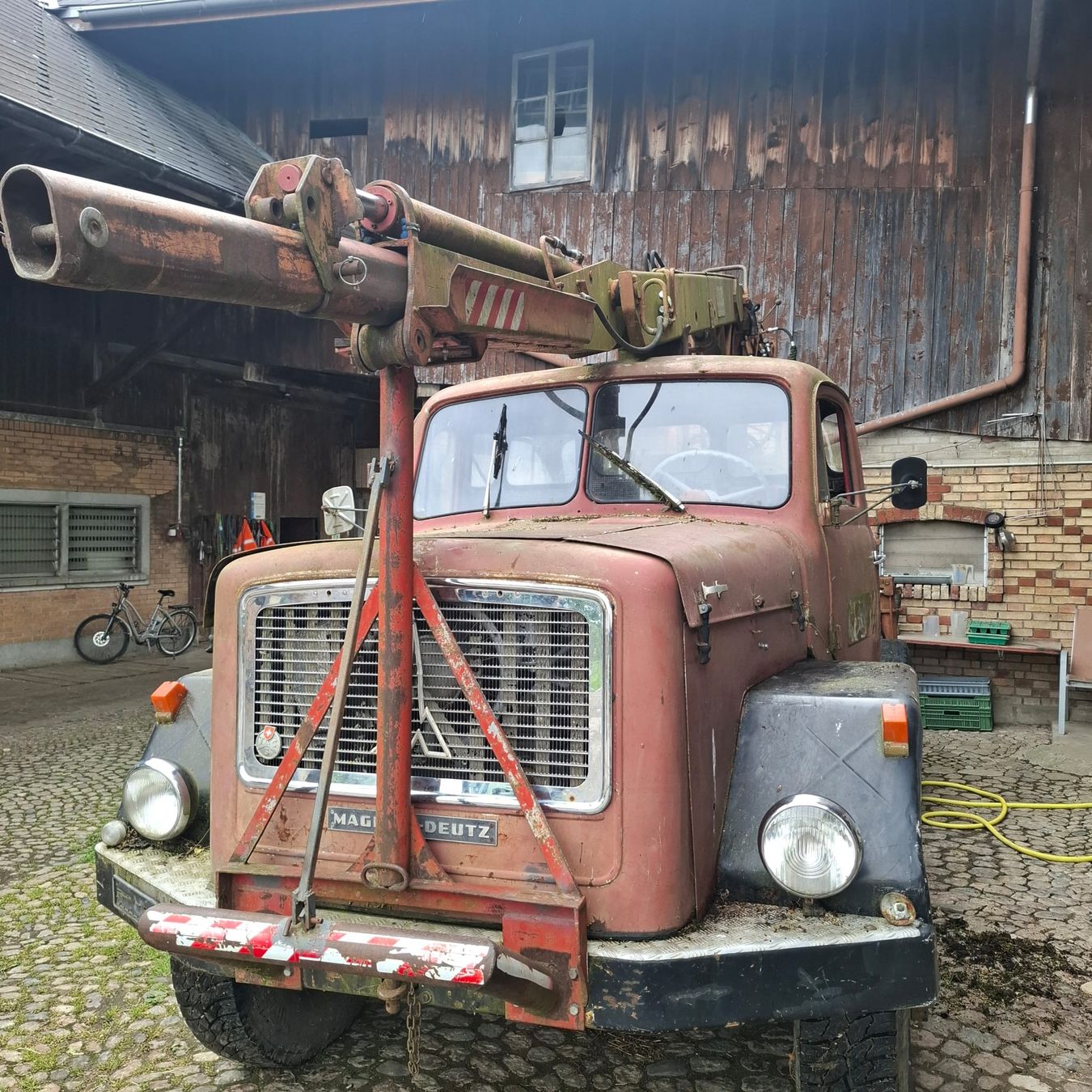 Lastwagen: Lastwagen mit Kran occasion – Gebraucht aus Wangenried von Muelliq 2