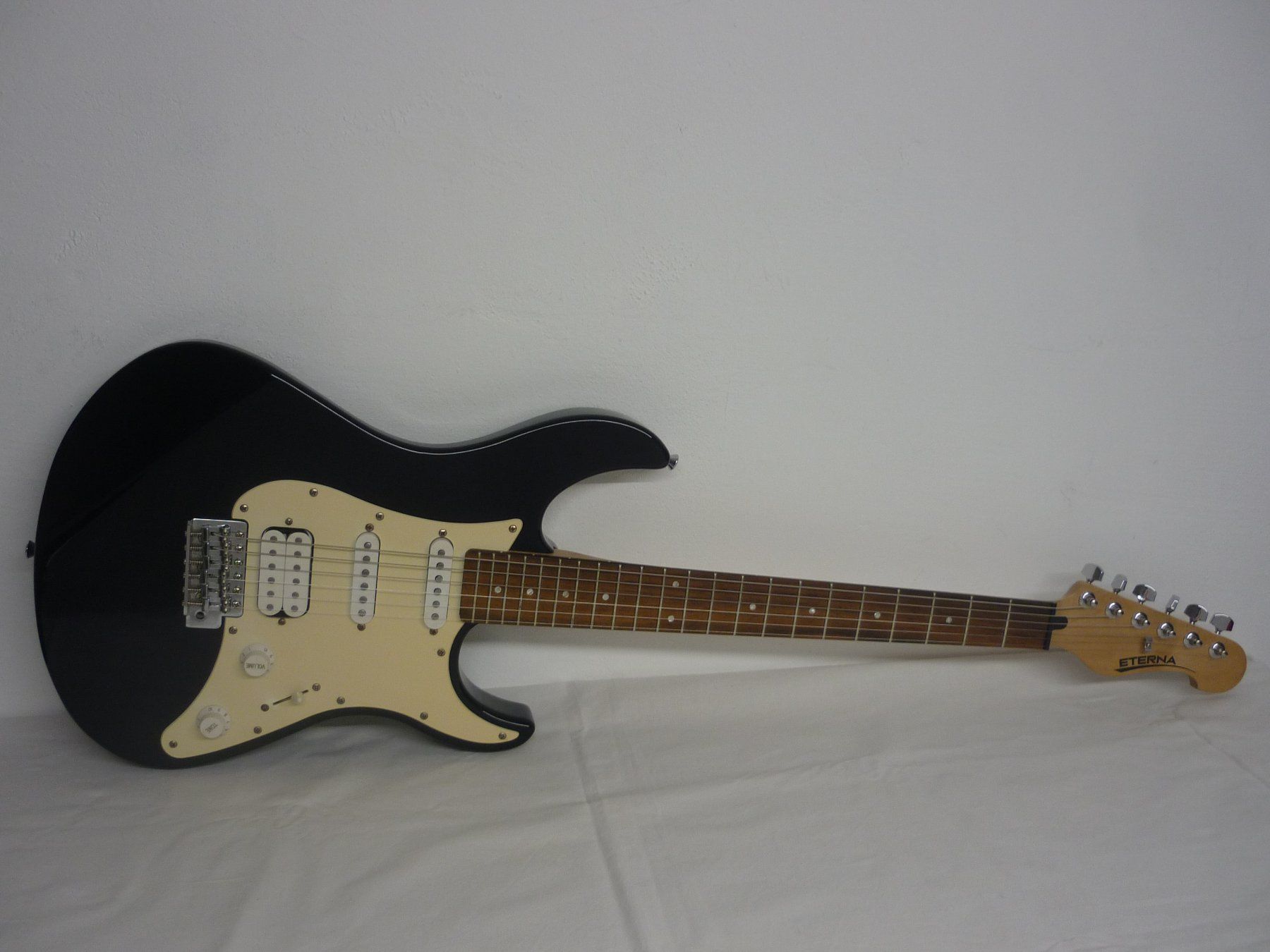 Strumenti musicali: E-Gitarre Stratocaster von Eterna by Yamaha – Usato da Maienfeld venduto da John13 2