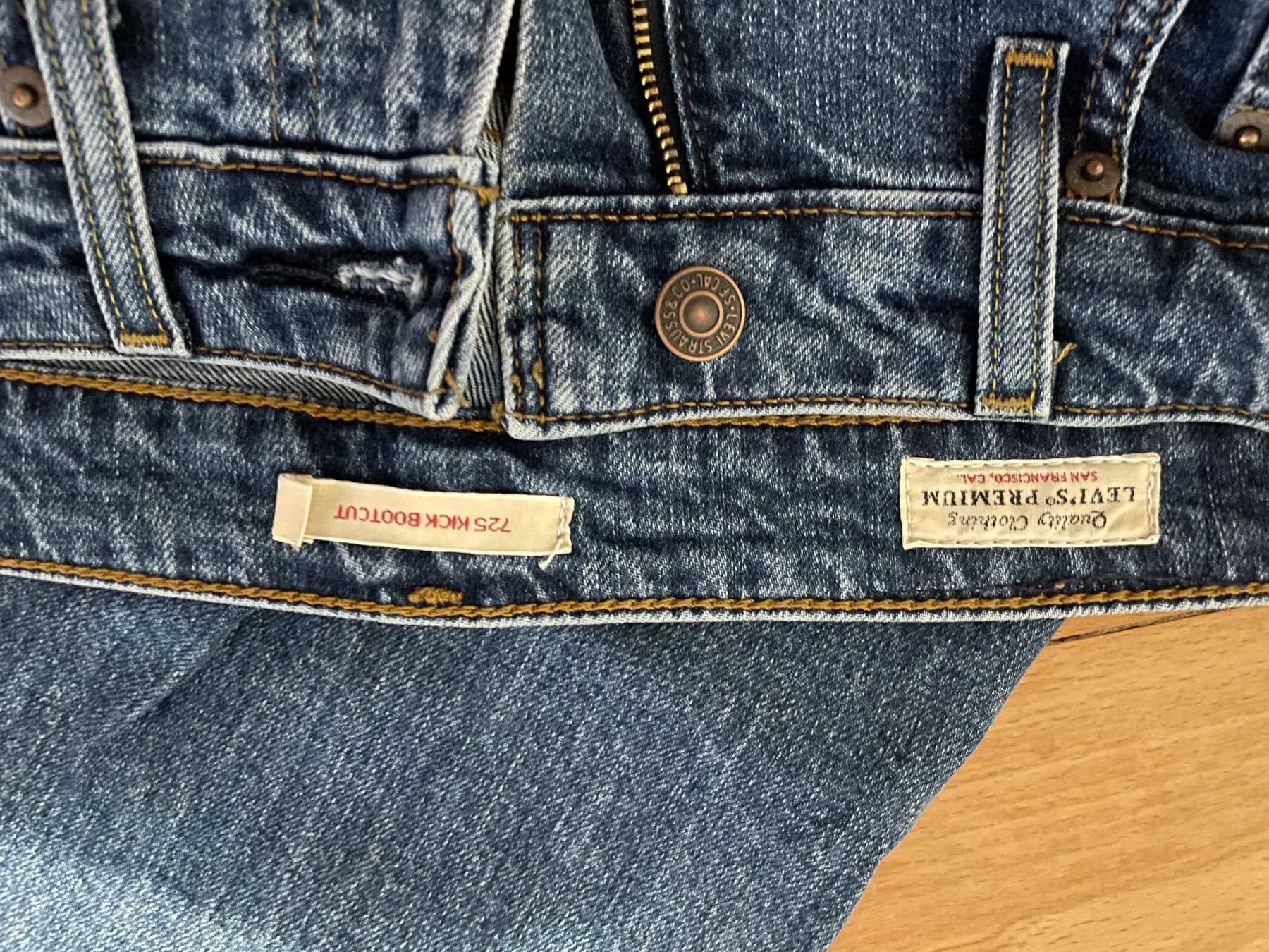 Levi's Jeans: Neue Jeans Levi Strauss & Co blau Kickboot – D'occasion à Zuerich par fan_d9fn 3
