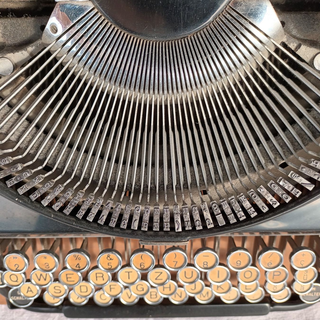 Olivetti Schreibmaschinen: OLIVETTI Ico vintage 1940 – Defekt aus Bäretswil von ricoric 1