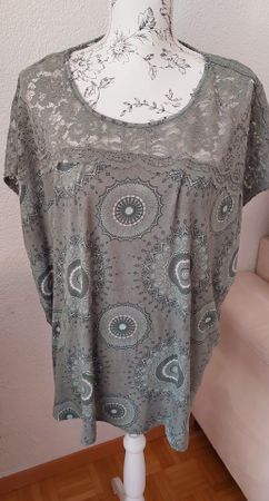 Sommerliches Shirt mit Spitze, Grösse 50/52