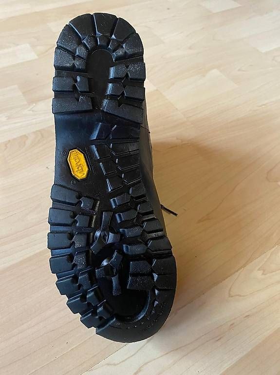 Chaussures hommes: Wanderschuhe neu 450Fr – D'occasion à Frutigen par uma_qk2s 1