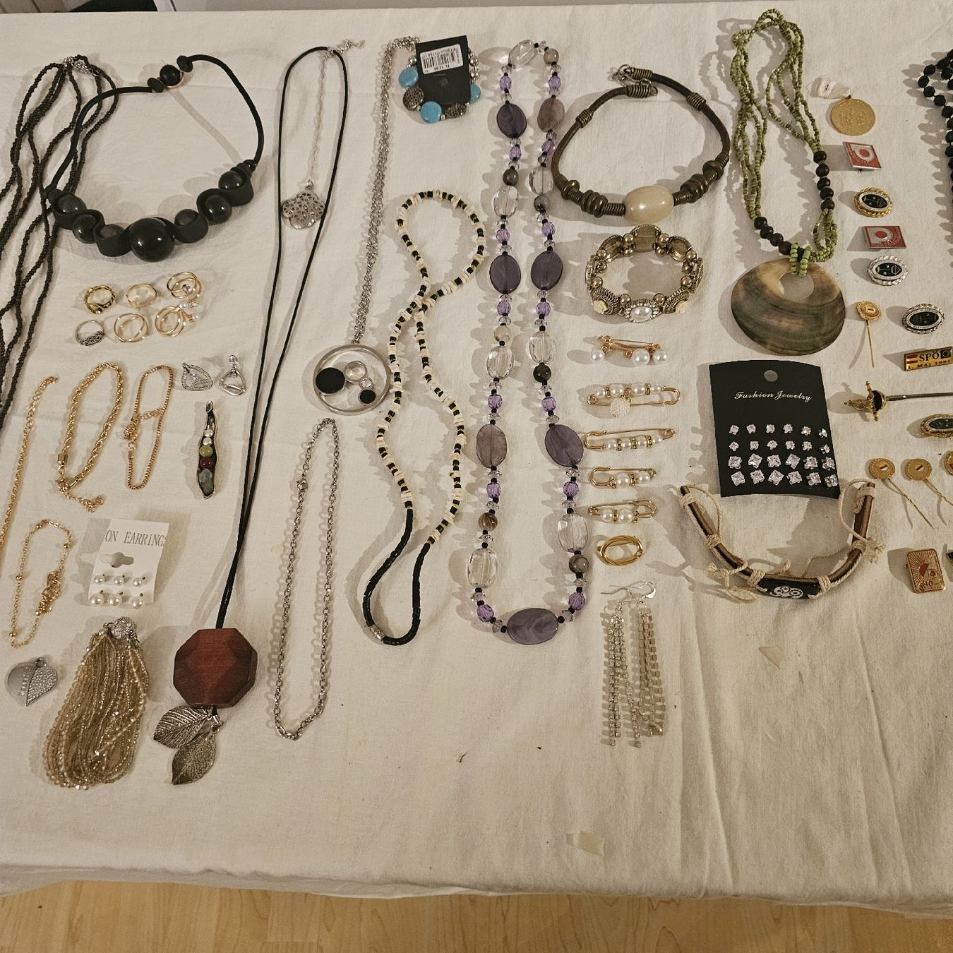 Altri gioielli: ENDET 85 teiligen schmuck lot diverses – Nuovo (secondo la descrizione) da wolfhalden venduto da 46464646 8