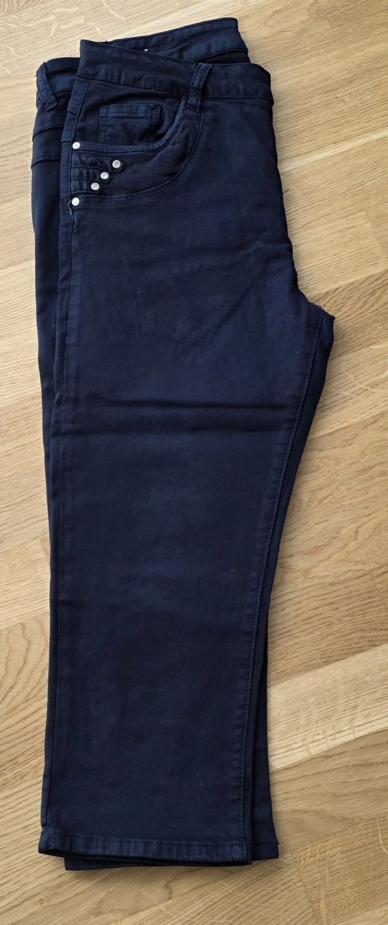 Jeans: Capri Jeans,d'Blau,Gr.42 – Neu (gemäss Beschreibung) aus Frauenfeld von Bleeddragon