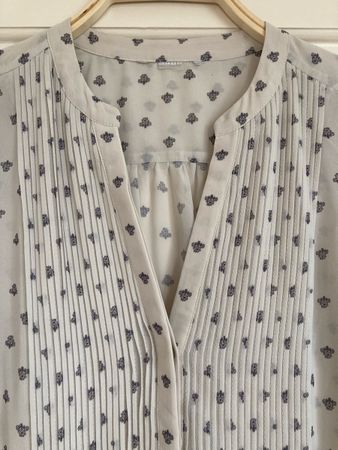 Hellgraue Bluse, 42 