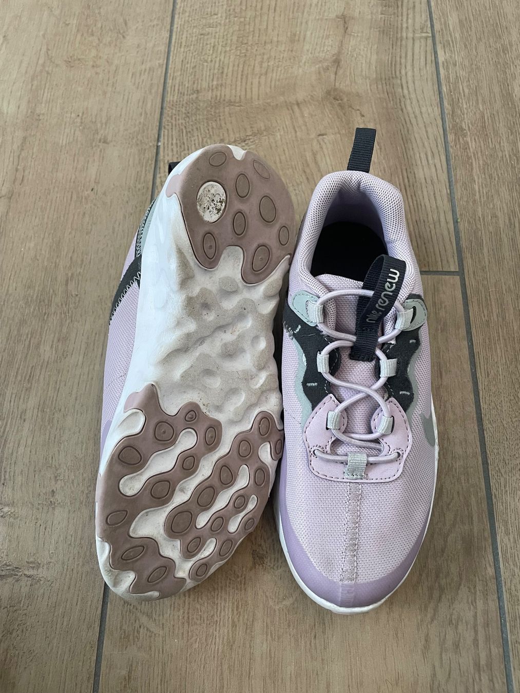 Nike Scarpe per ragazze: Nike Turnschuhe Gr. 31.5 – Usato da Waltenschwil venduto da hansnine 3