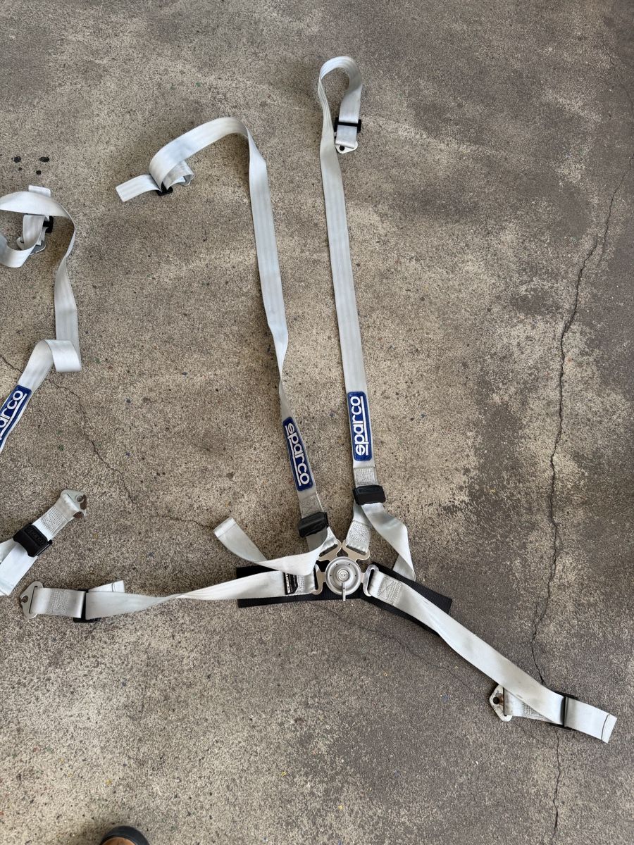 Tutti pezzi di ricambio auto: Sparco / Schroth 4 Punkt Renngurte – Usato da Mirchel venduto da Hilal1994 2