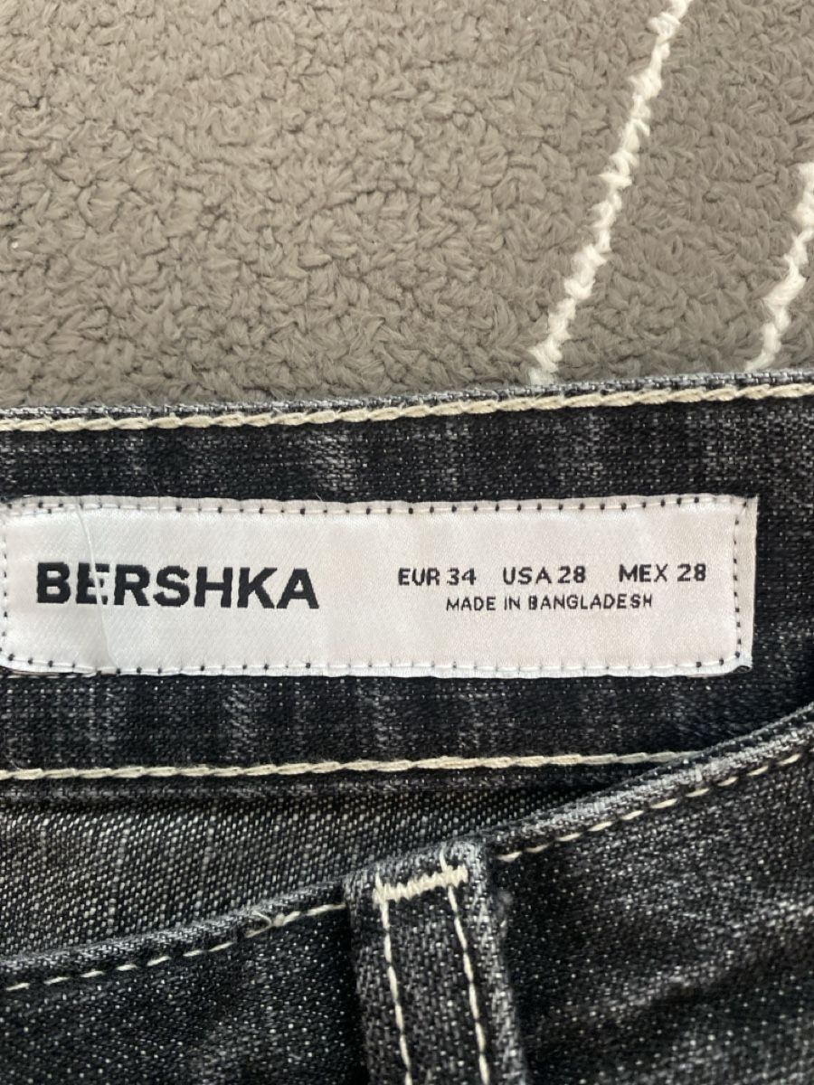 Bershka Pantaloni: Jeans scchwarz Gr. 34 – Usato da Wangen b. Olten venduto da janfon 2