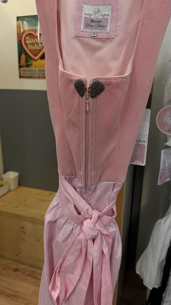 Kostüme: Dirndl Gr. 38 Marjo neu – Neu und originalverpackt aus Künten von Aswang