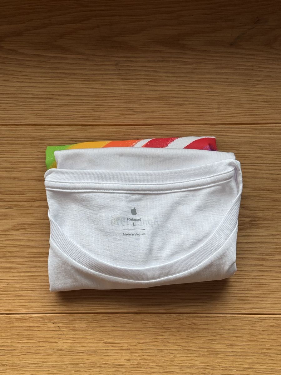 Foto & Immagini: Apple 50 Years Celebration Merchandise – Nuovo e nell'imballaggio originale da Bülach venduto da Diddy_98 4