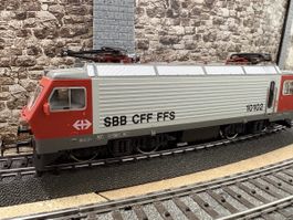 Defekte Märklin Re 4/4 lV rot / silber SBB H0 AC digital
