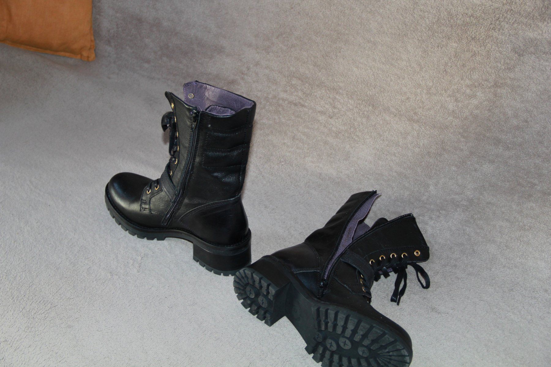 Scarpe da donna: Bottine en cuir noir – Usato da satigny venduto da cara68 2