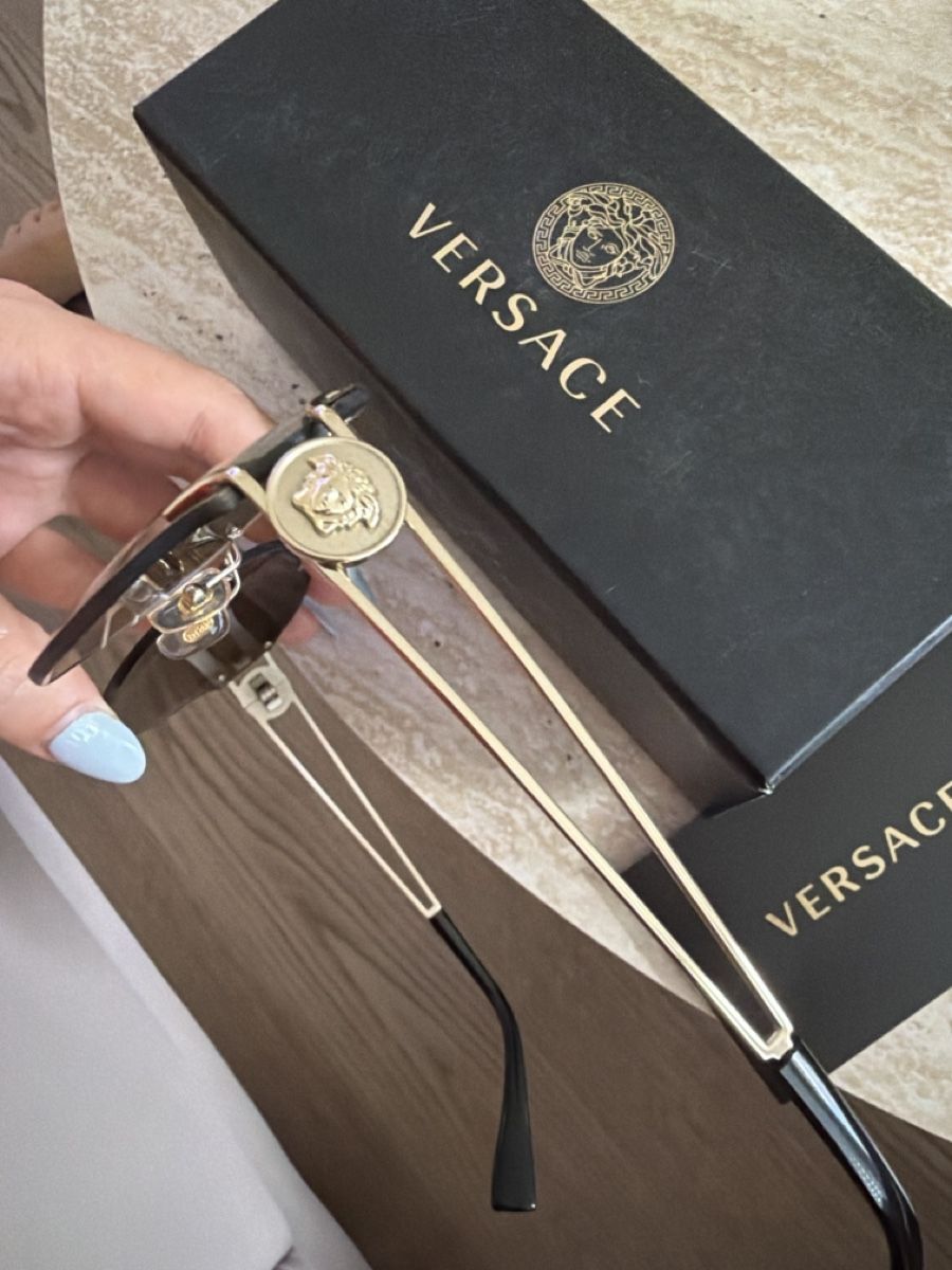 Versace Brillen & Gläser: Versace Sonnenbrille  – Gebraucht aus Goldau von julia_z4 1