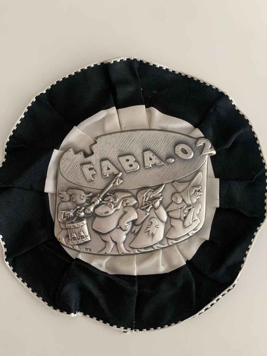 Basler Placchette & Badge: Fasnacht Basel ZUGSPLAKETTE Silber 2002 – Usato da Basel venduto da fasnachtsoutlet1965