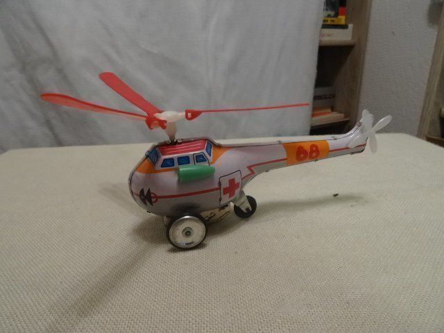 Kit di modellismo & Modellini statici: Antiker Rettungs Hubschrauber – Usato da Bülach venduto da Freieck