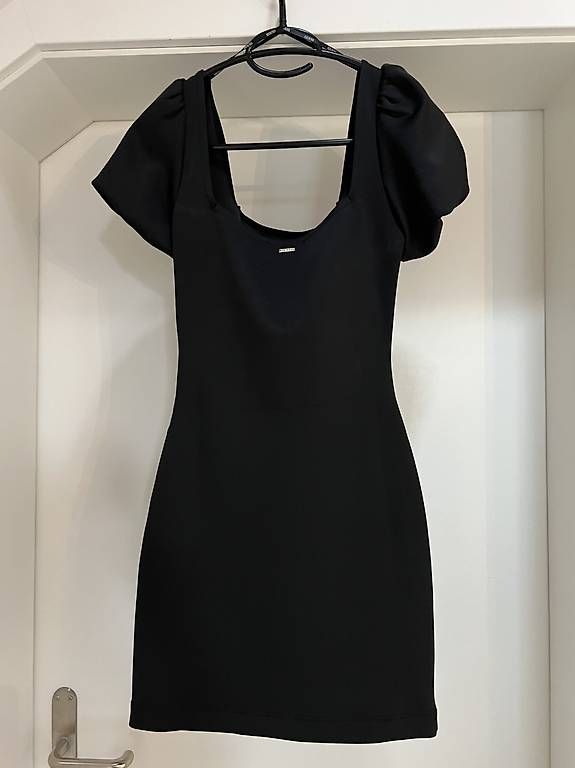 Kleider: Robe Guess noir – Gebraucht aus Echallens von fayetrahel 1