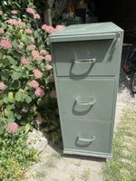 Aktenschrank mit Schubladen und Auszug, grün, Metall