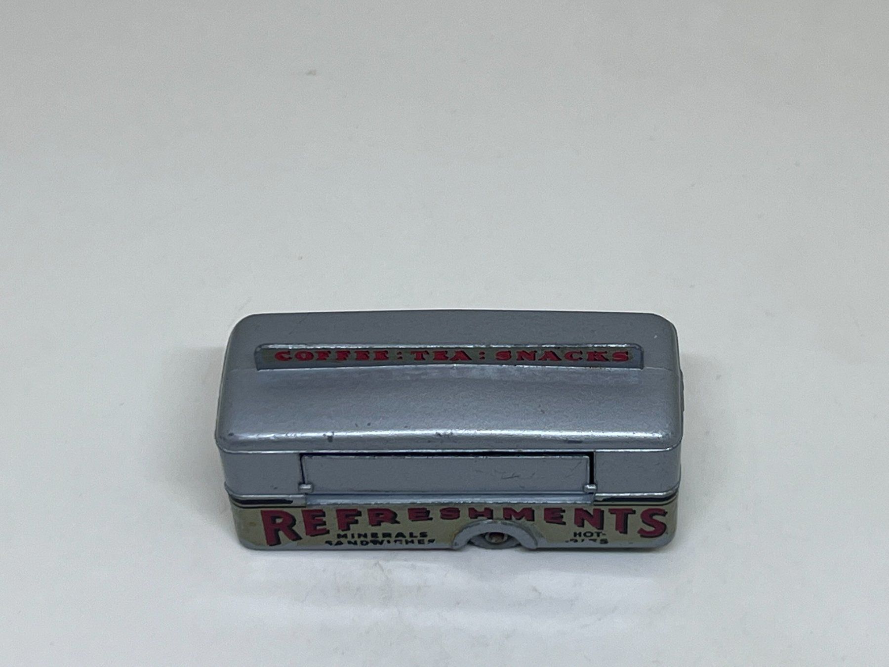 Matchbox Modellini d'auto: Matchbox Mobile Canteen #683 – Usato da Wildegg venduto da LaaBoutique 1