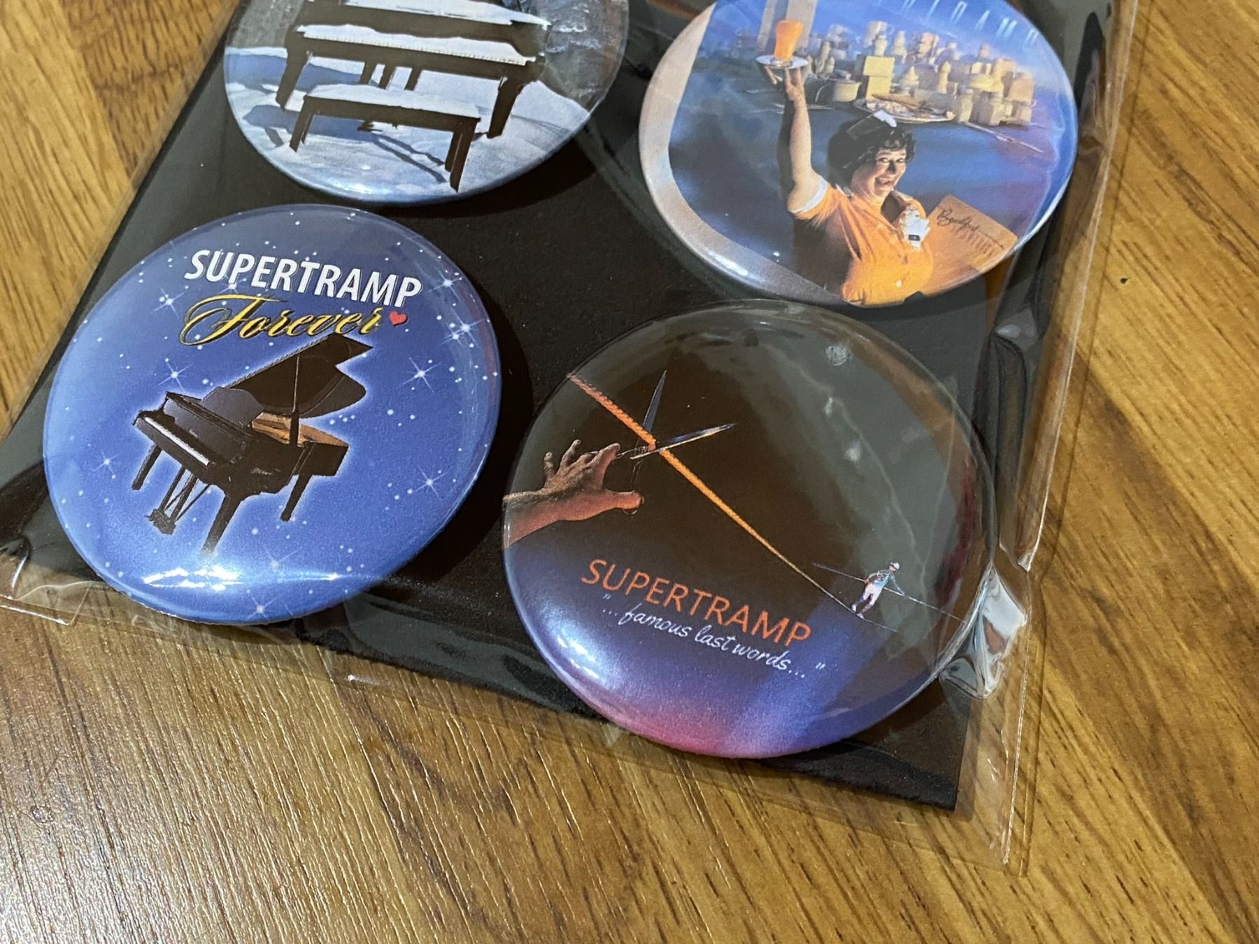 Placchette & Badge: Supertramp Ansteck Badges! – Nuovo (secondo la descrizione) da Basel venduto da FatCatPacksTheRatt 3