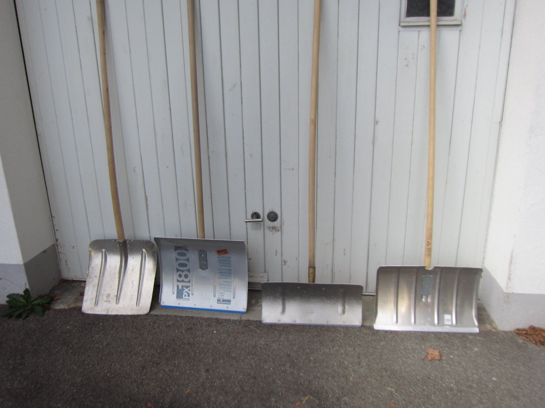 Tous les outils: LOT Schneeschaufeln – D'occasion à Kilchberg ZH par Cuculus1
