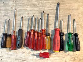 Lot de 13 tournevis cruciformes divers