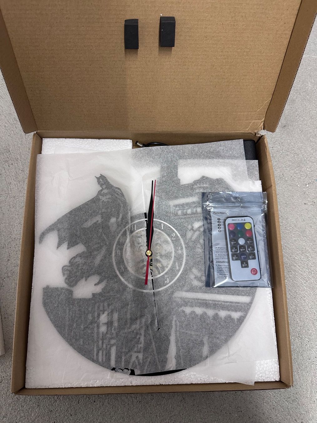 Pendules & Horloges murales: Batman RGB Wanduhr – Neuf avec emballage d'origine à Gossau (ZH) par DSCapeta 1
