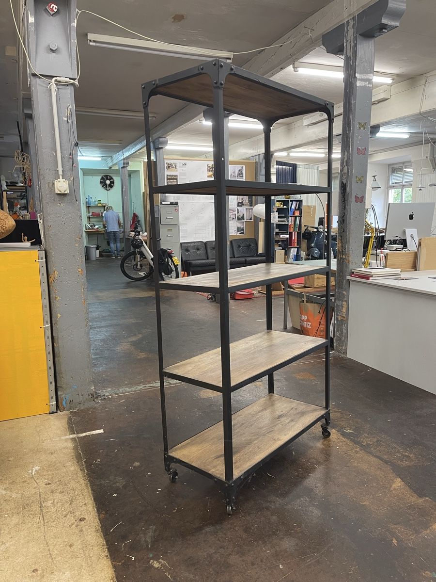 Pfister Scaffali: Metallregal schwarz mit Holz – Usato da Mönchaltorf venduto da Cochenille 1