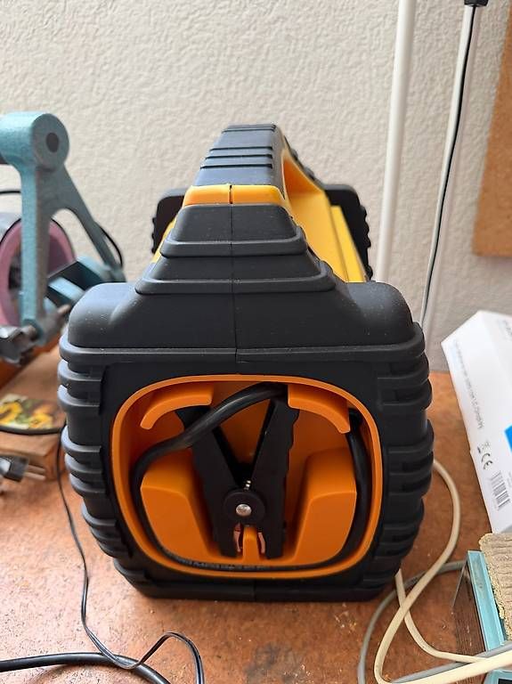 Caricabatterie: Merox Jumpstarter 900 A / 17 Ah – Usato da Ittigen venduto da mar_9fd6 2