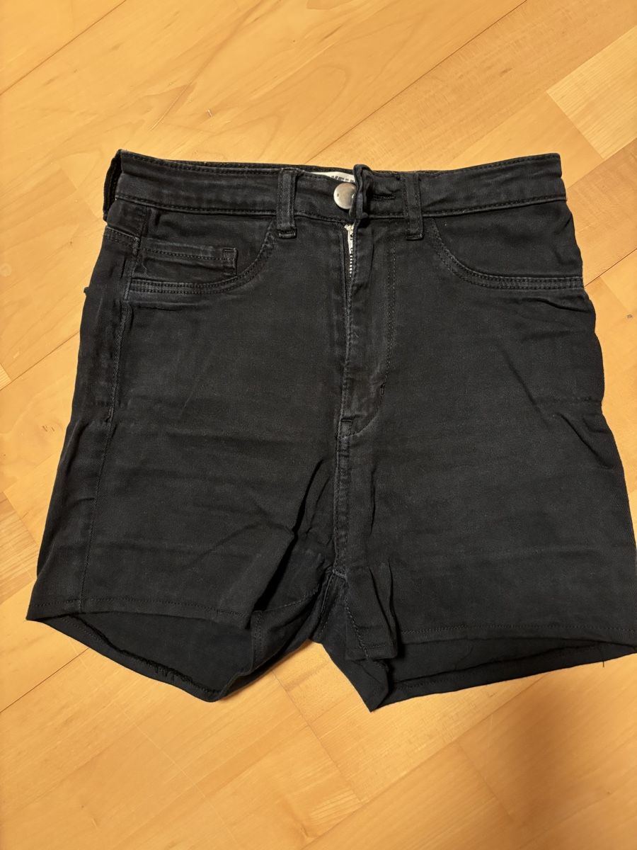 Tally Weijl Pantaloni: Kurze schwarze Hose 36 – Usato da Kesswil venduto da Branca-01 4