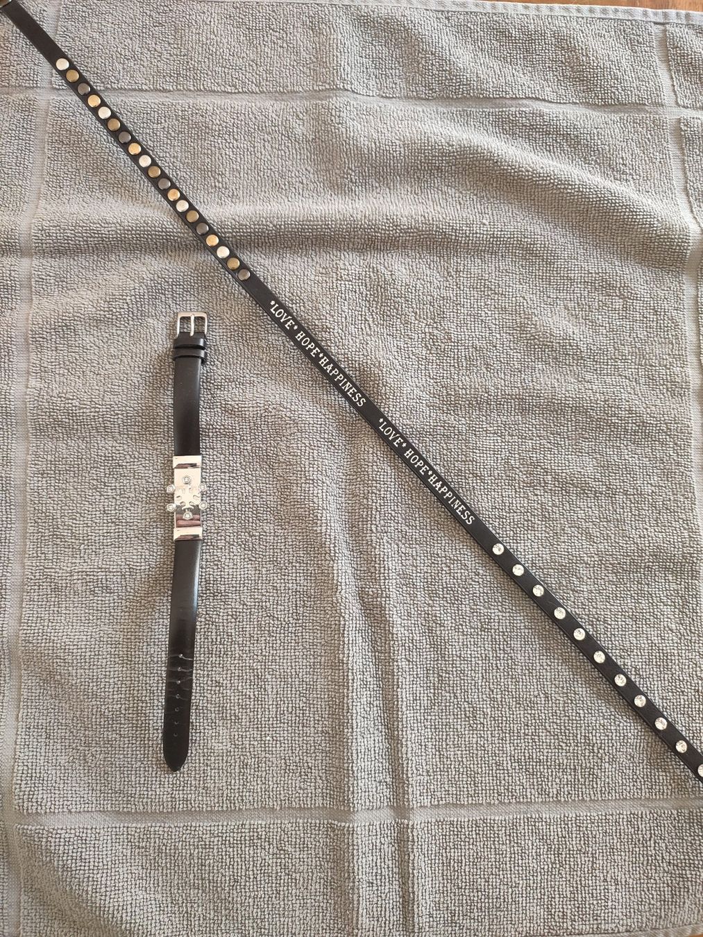 Armbänder & -reifen: 2 Lederarmbänder – Gebraucht aus Winterthur von Priscatg