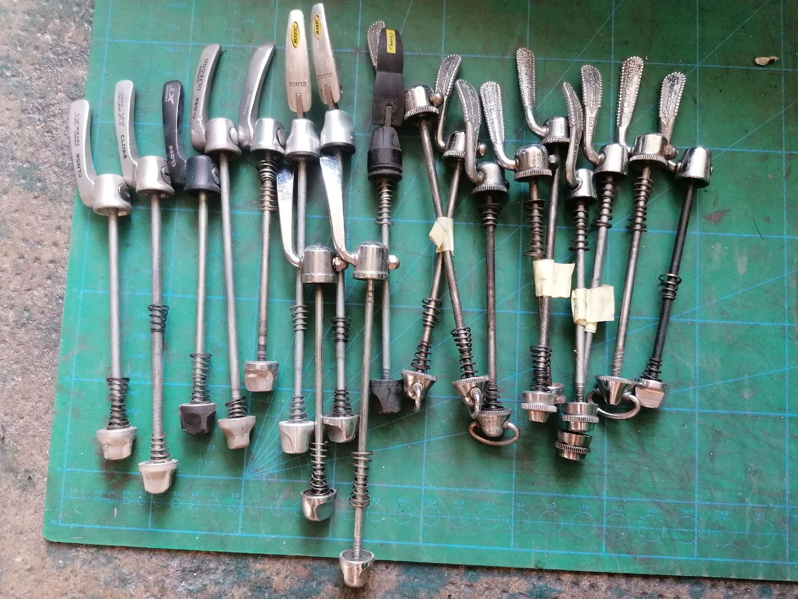 Campagnolo Pezzi di ricambio: Campagnolo & shimano & Mavic Schnellspanner  – Usato da Lausanne venduto da Frankenstein