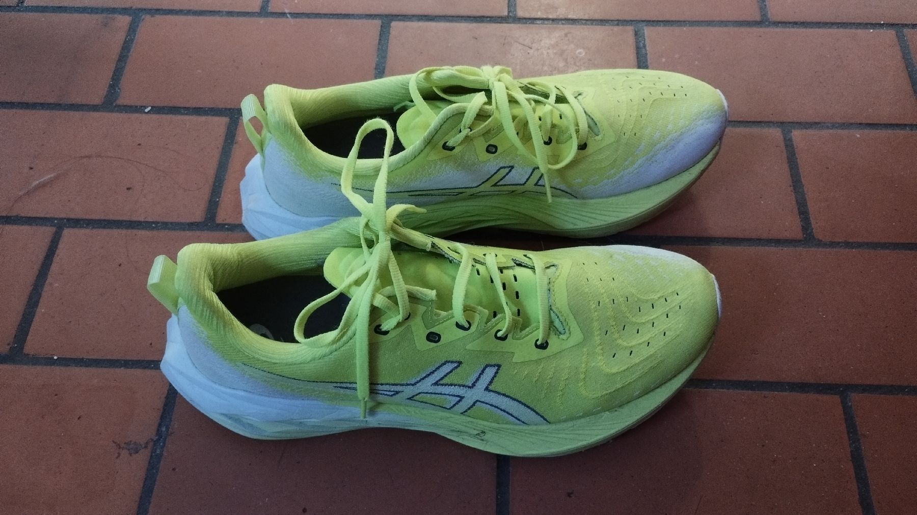 Asics Scarpe da uomo: Asics Novablast 4 - size 46 – Usato da Zürich venduto da nik_2qzj