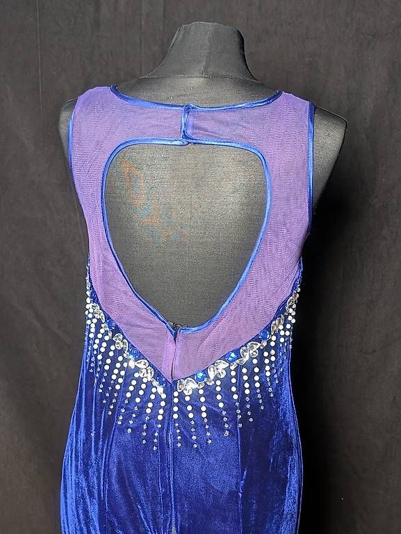 Vestiti: Blaues Samt-Abendkleid mit Schleppe, Gr. 36/38 – Usato da Triesenberg venduto da JustAPhotographer 3