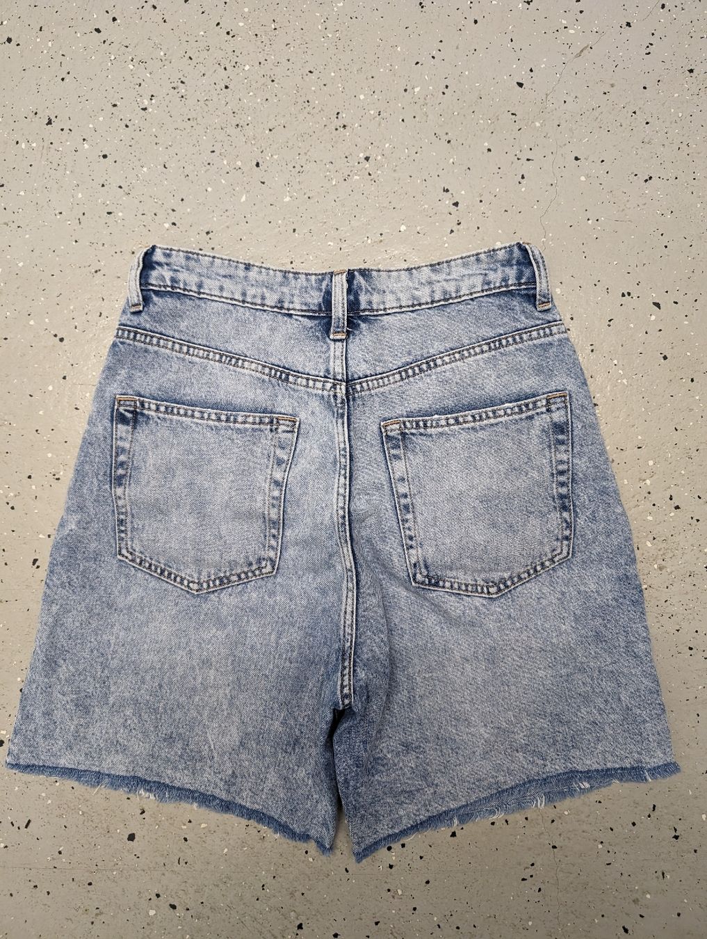 H&M Jeans: H&M Divided Jeansshorts - Grösse 38 – Usato da Luzern venduto da simonf1 1