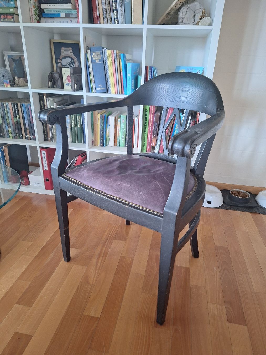 Poltrone: Sessel Holz dunkel mit Leder Sitz gebraucht – Usato da Zürich venduto da Interestingthing