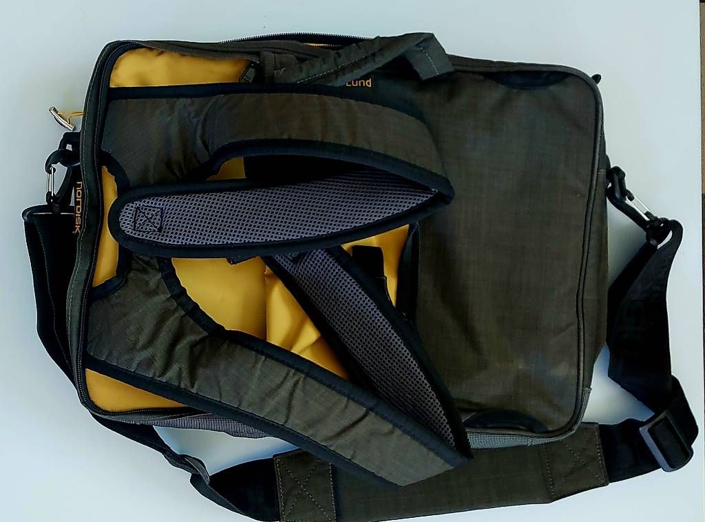 Sacs à dos: Sacoche laptop 16" transformable sac à dos  – D'occasion à Nyon par cochonours
