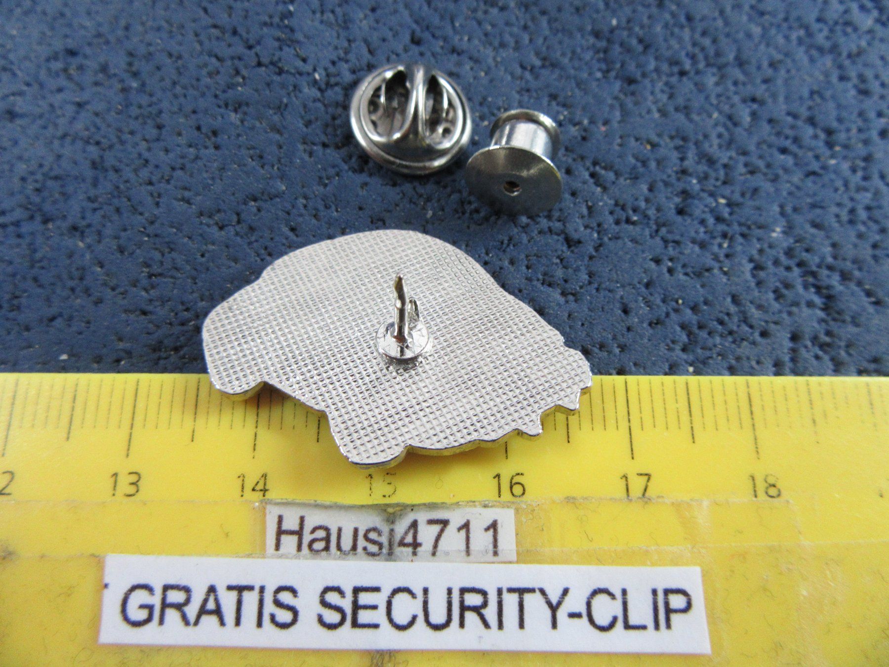 Volkswagen Placchette & Badge: VW KÄFER WEISS AUTO OLDTIMER PIN ENAMEL MIT SCURITY-CLIP – Usato da Ettingen venduto da Hausi4711 1