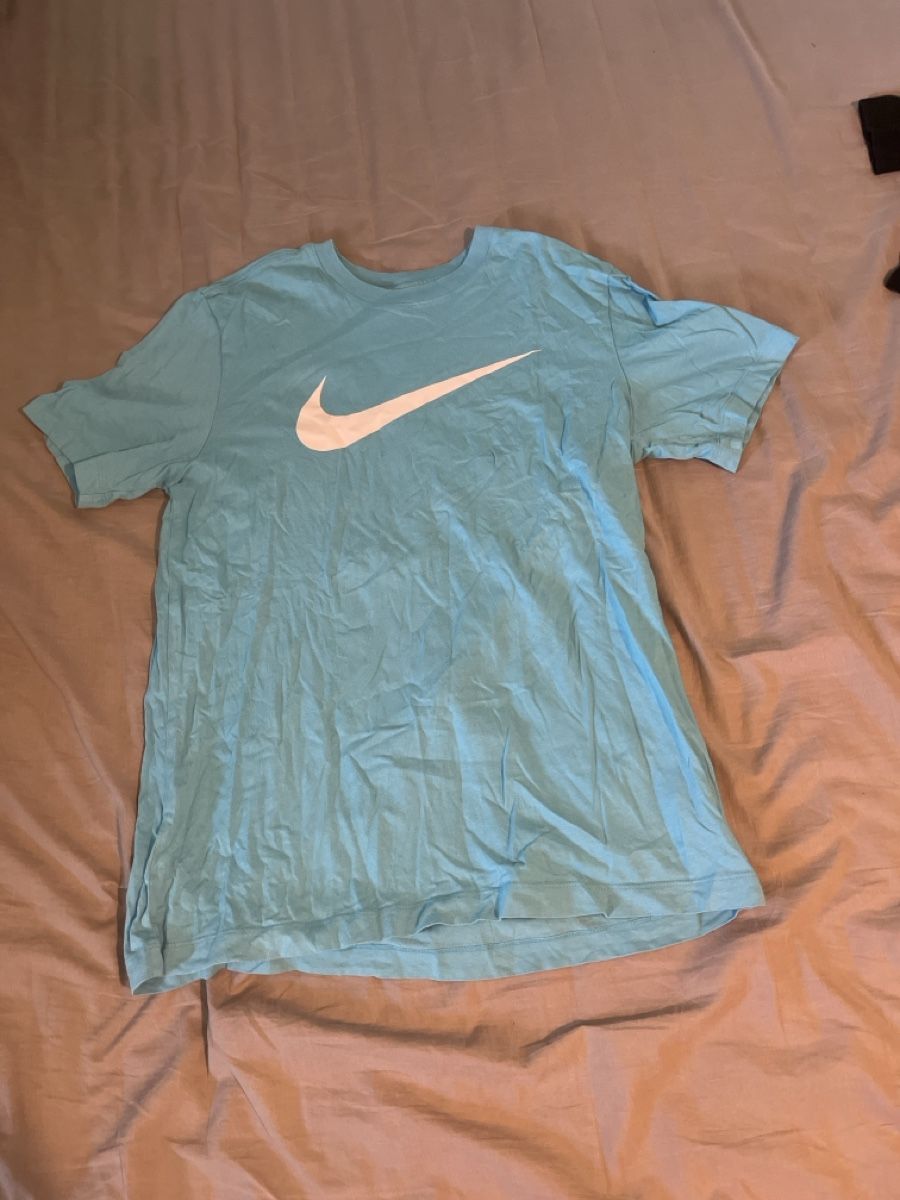 Nike T-Shirts: Hellblaues Nike T-Shirt – Gebraucht aus Frauenfeld von joh_lp6l