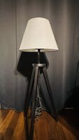 Stehlampe Dreibein Holz schwarz mit Lampenschirm