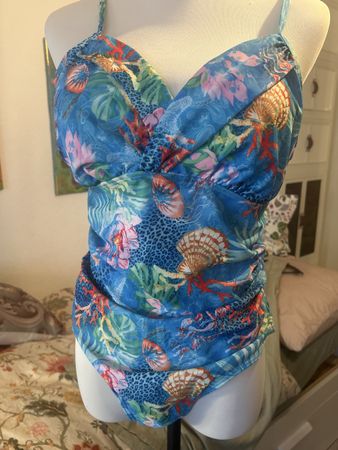 Sommerlicher Badeanzug mit Muscheln, Grösse L neu