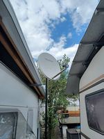 TV mit Parabolspiegel und Satellitensuchgerät