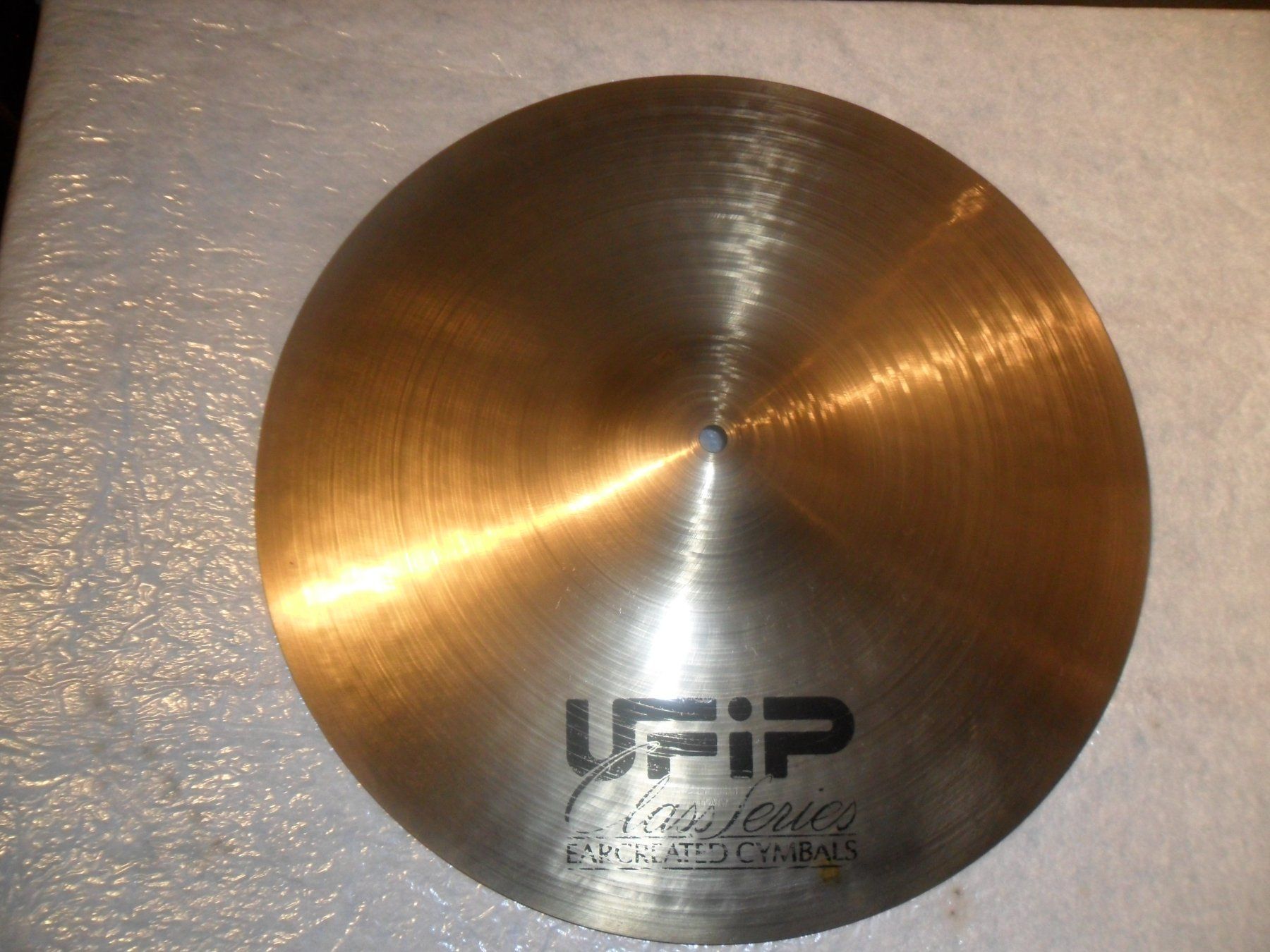 Musikinstrumente: UFIP Class Series Crash 16" – Gebraucht aus Aesch BL von isc_85jd