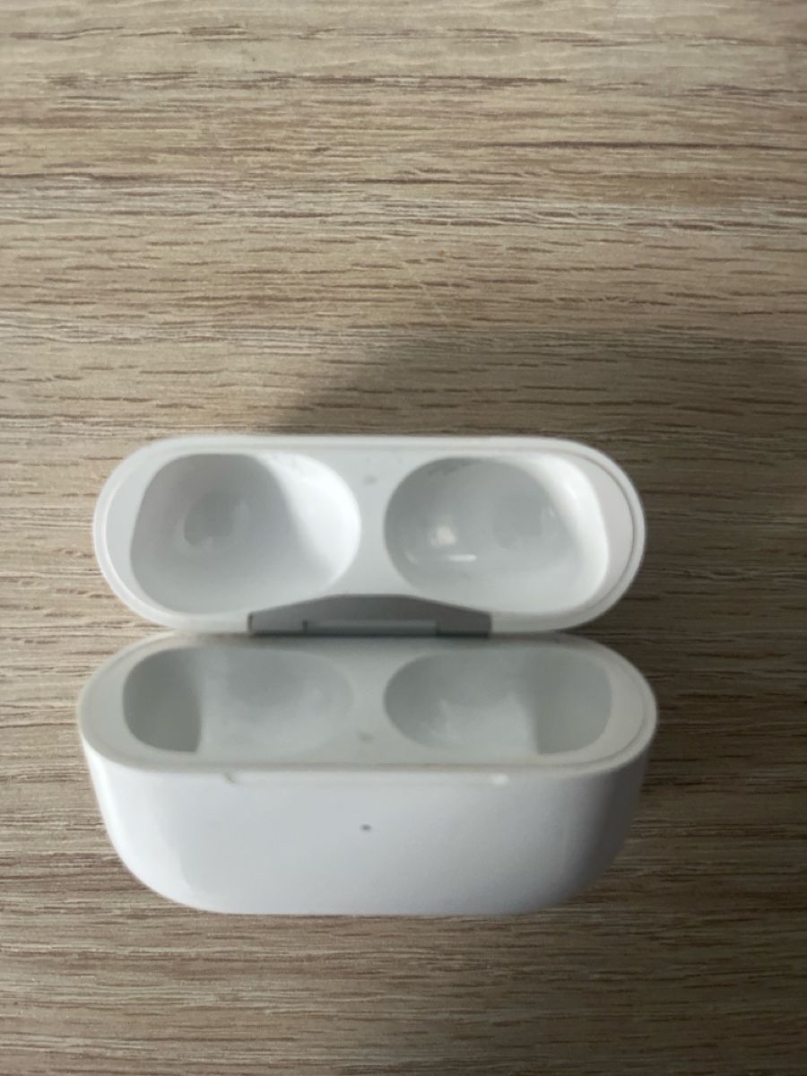 Apple Caricabatterie: Boîte AirPods – Usato da Biel/Bienne venduto da cha_dcr6 2