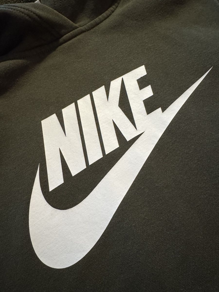 Nike Pulls et sweat-shirts: Nike Kaputzenpullover für Kinder – D'occasion à Fehraltorf par Polo80 1