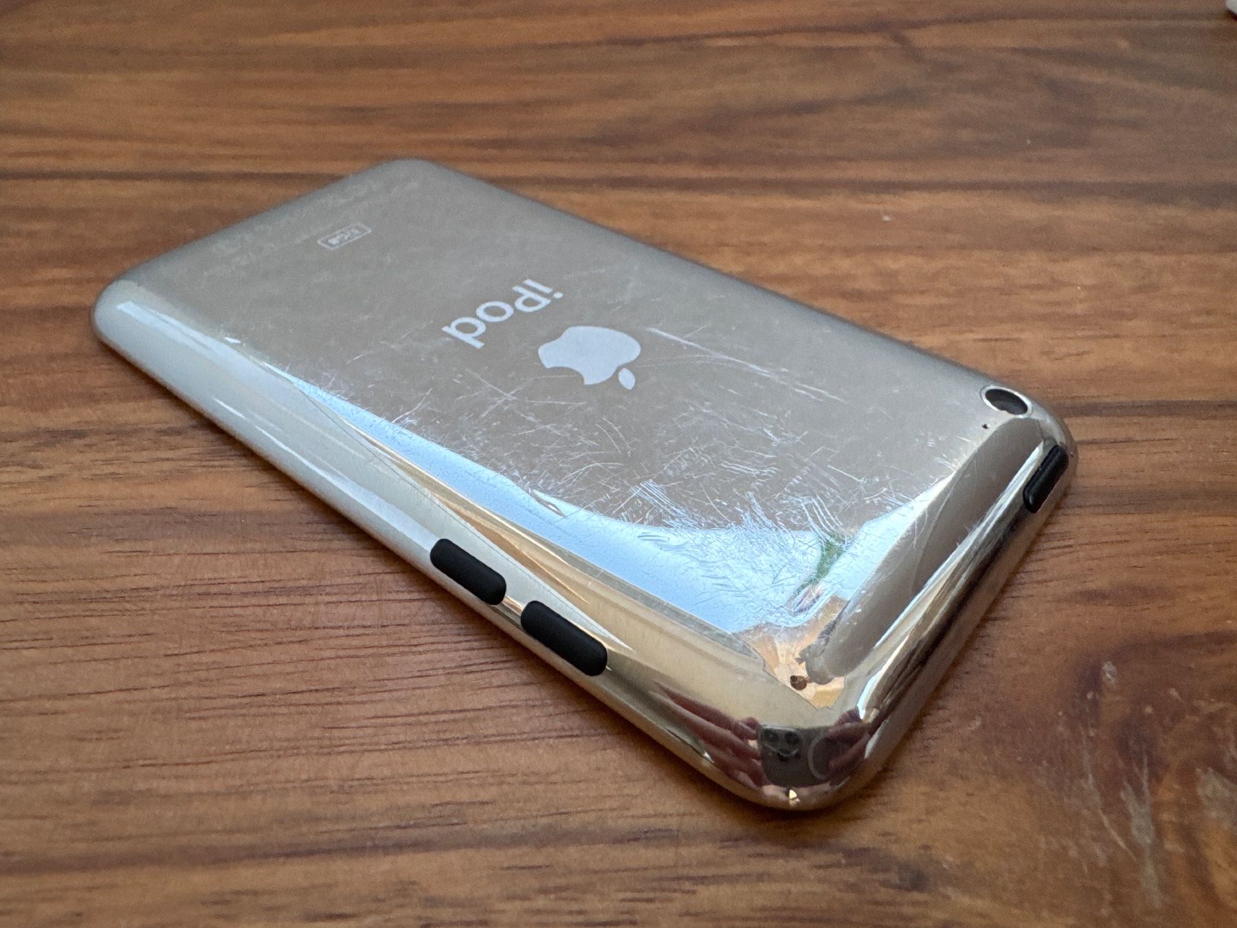 Apple Tragbarer Mediaplayer: iPod touch 4G 32GB – Gebraucht aus St. Gallen von hae_6rmh 7