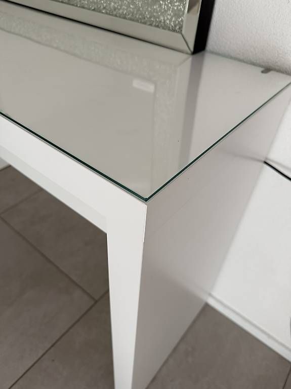 Ikea Tavoli da trucco: Moderner Schminktisch mit Glasplatte – Usato da Lengnau BE venduto da aya_2tvj 1