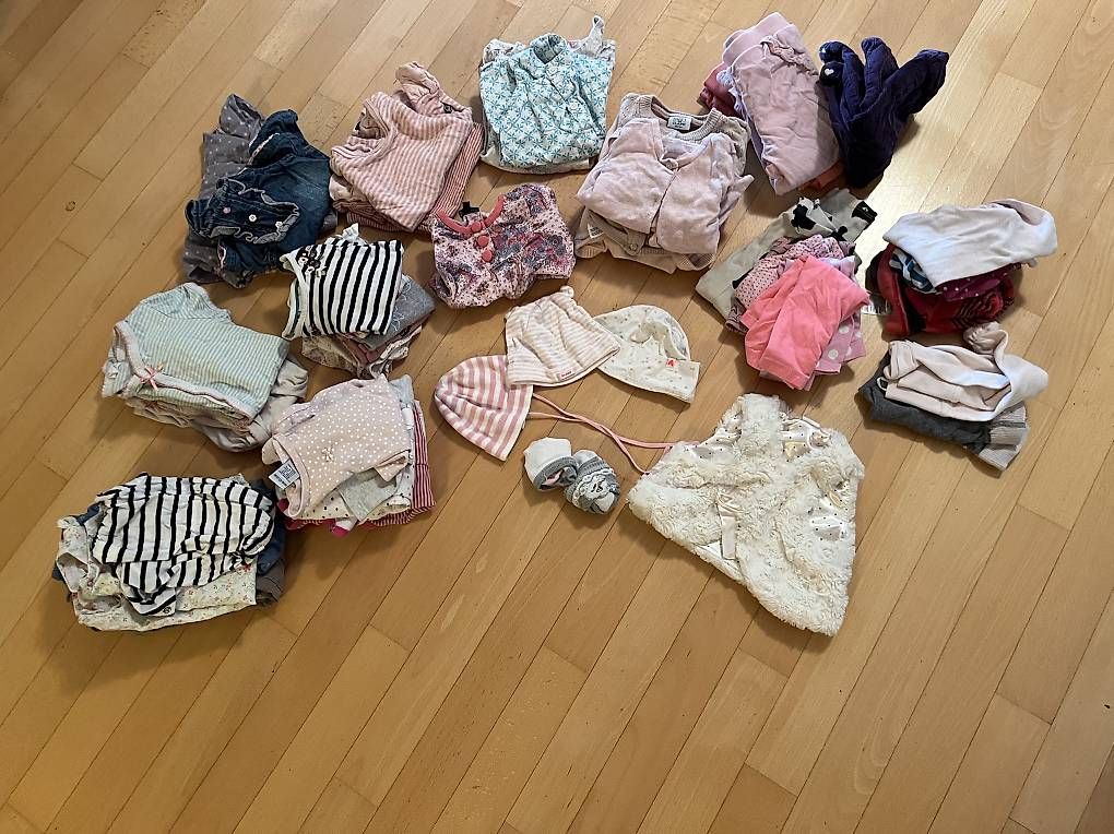 Kleiderpakete & -sets: Mädchen Baby Kleider – Gebraucht aus Wallisellen von SandrineLe
