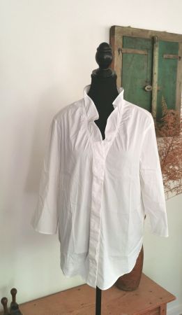 Cos sehr schöne bequeme Bluse mit Rüschenausschnitt Gr. 40