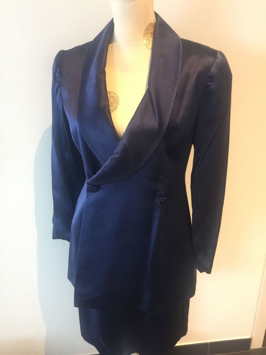 Lanvin Completi & Tailleur: Tailleur Lanvin en soie bleue taille 38 – Usato da Lausanne venduto da Flo1006