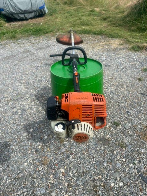 Stihl Tutti gli attrezzi: Rasentrimmer STIHL KM 100 R – Usato da Horgen venduto da Zsgg